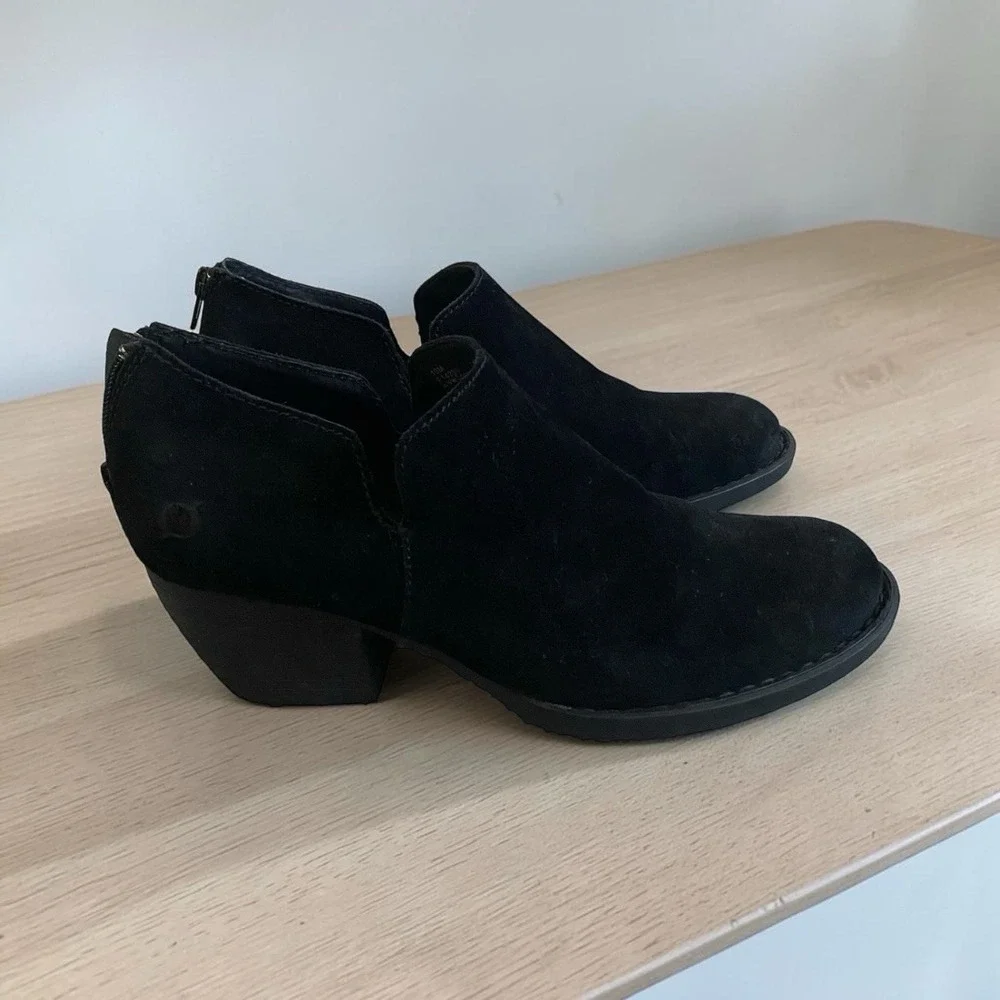 Born Black Suede Western Ankle Booties Size 10M V-Cut Block Heel Cowgirl Chic